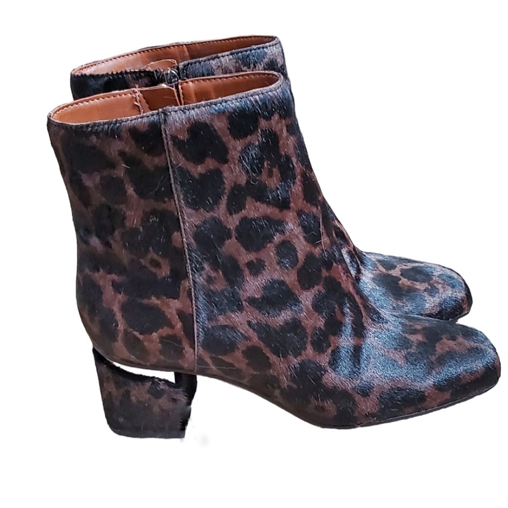 Beautiful Franco Sarto Leopard spot Fur ankle boots. Size 7.5 US.